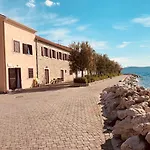 First Row By The Sea Apartment