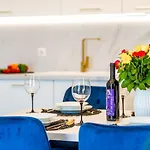 Bluesky Deluxe Apartment Free Parking