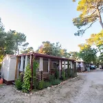 Mobile Home Cube, 3 Bedrooms, Free Parking, Wifi