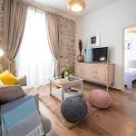 Flora-Heartbeat Old City Three Bedrooms Apartment